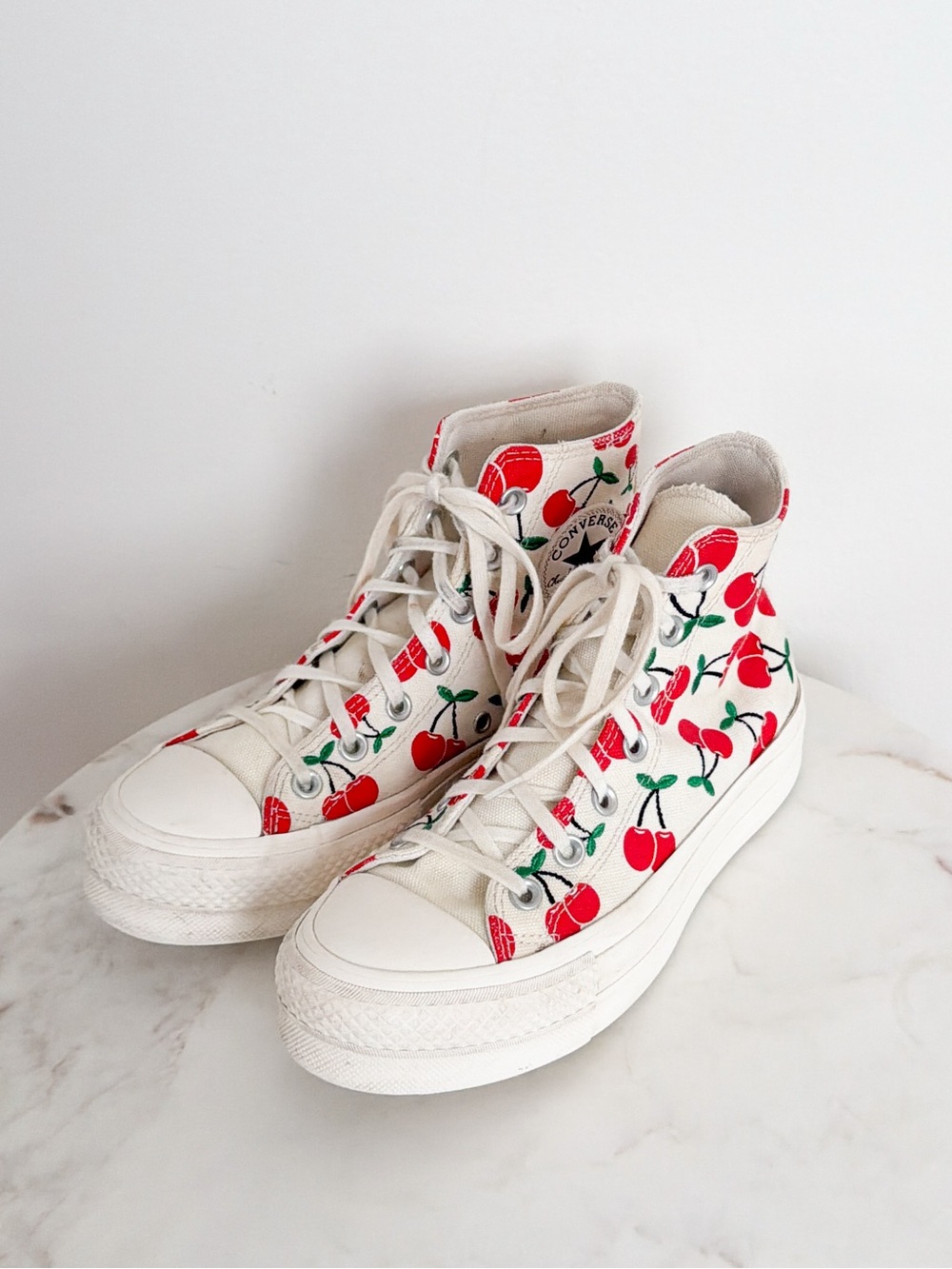 Converse Chuck Taylor All Stars Lift Platform Hi Top Cherry Sneakers Size 7 - Picture 2 of 7